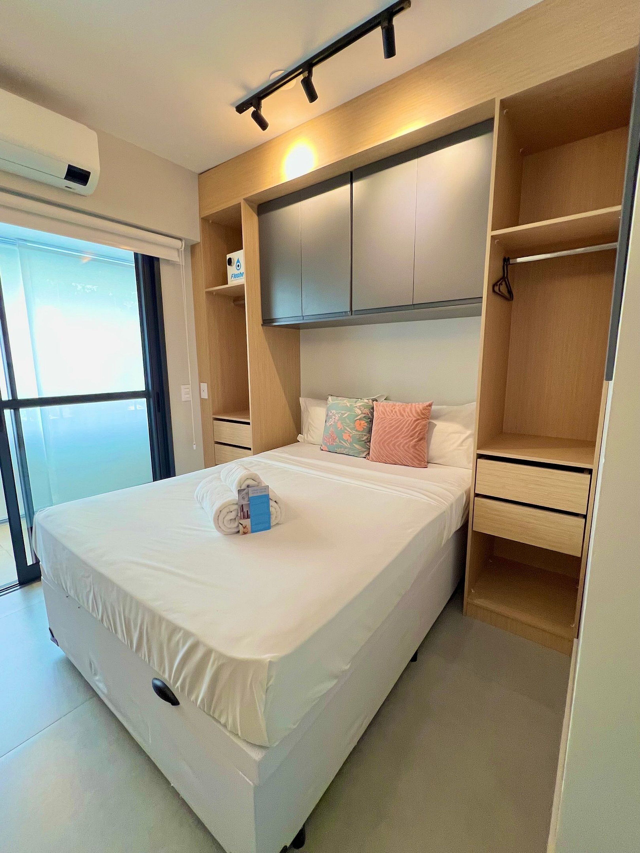 Basic Studio | Free WiFi