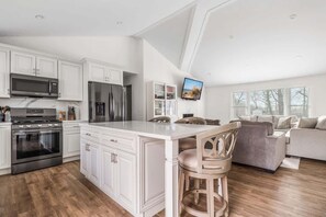 Fridge, microwave, oven, stovetop - Walk to Rocky Gap Beach, Trails & Nr St Joe Fun (Benton Harbor)