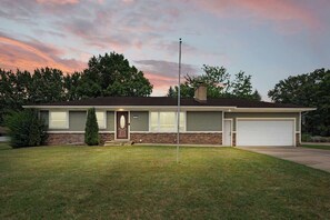Exterior - Walk to Rocky Gap Beach, Trails & Nr St Joe Fun (Benton Harbor)