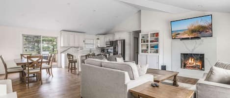 Smart TV, fireplace