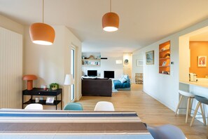 TV, videospill, DVD-spiller og bordtennis