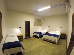 Habitación cuádruple Deluxe | Wifi gratis y ropa de cama