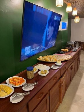 Tägliches kontinentales Frühstück gegen Gebühr