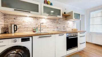 Kühlschrank, Ofen, Herdplatte, Geschirrspüler