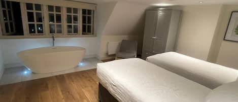 1 quarto, ferros/tábuas de passar roupa, Wi-Fi, roupa de cama