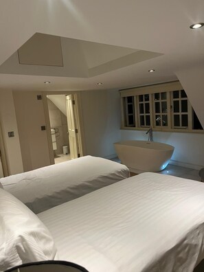 1 bedroom, iron/ironing board, WiFi, bed sheets - One bedroom apartment (Birmingham)