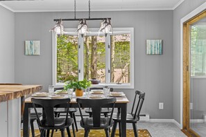 Dining - Great Family Getaway- Pet Friendly w/ Hot Tub (Tobyhanna)