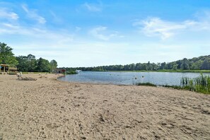 Beach - Great Family Getaway- Pet Friendly w/ Hot Tub (Tobyhanna)