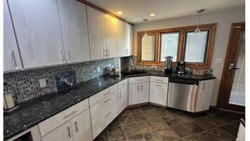 Mikrowelle, Ofen, Herdplatte, Geschirrspüler