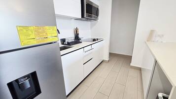 Coffee/tea maker, fridge, microwave, oven
