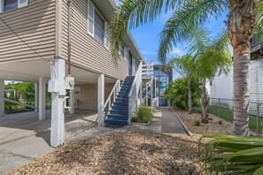 Property grounds - Waterfront Retreat • Heated Saltwater Pool (Hernando Beach)