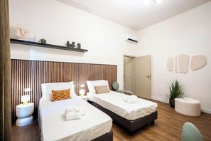 5 bedrooms, in-room safe, desk, iron/ironing board