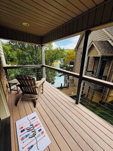 LUXURY 6 Bed/6Bath in Big Creek, Guest House, Private Dock, Golf Cart, Sleeps 22