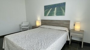 2 室のベッドルーム、アイロン / アイロン台、ベッドシーツ