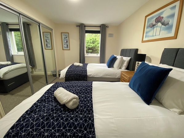 2 bedrooms, iron/ironing board, free WiFi, bed sheets