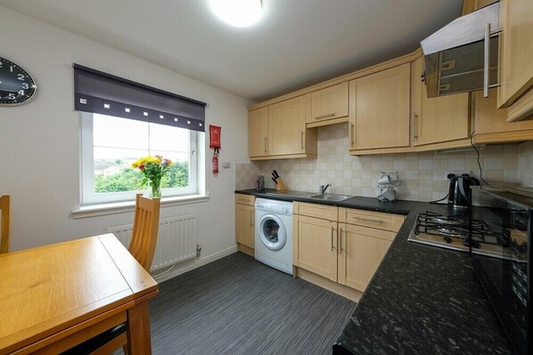Fridge, microwave, oven, coffee/tea maker