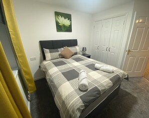 2 bedrooms, iron/ironing board, free WiFi, bed sheets