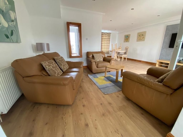 Pure Home Oakley Central With Parking By Three Bridges Apartments - Blackness Castle