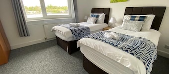 Pure Home Oakley Central with Parking By Three Bridges Apartments