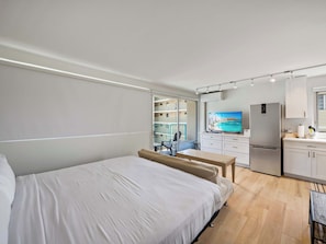 Studio Suite, Multiple Beds, Balcony (Aloha Surf Waikiki) | 1 bedroom, individually decorated, individually furnished - Aloha Surf Waikiki (Honolulu)
