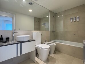 Superior Apartment, 1 Bedroom | Bathroom