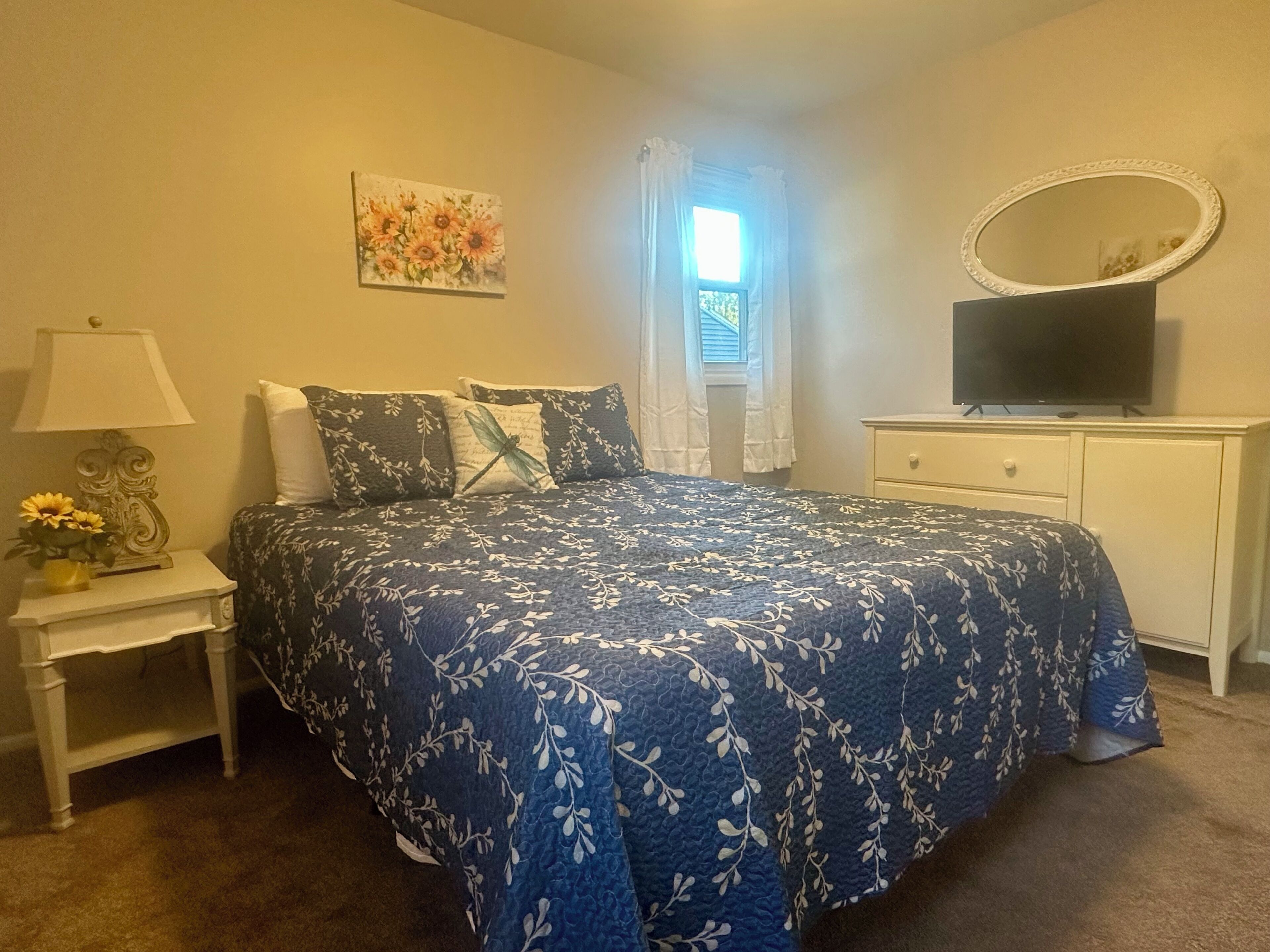 2 bedrooms, travel crib, free WiFi, bed sheets