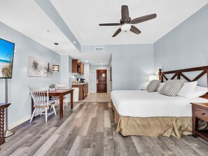 Een strijkplank/strijkijzer, gratis wifi, beddengoed