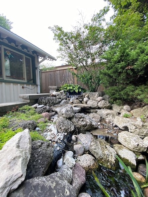 Property grounds - 3000 sqft+Oasis+fire place+Bar+Game room+ping-pong+BBQ+fountain+skylights+market (Milton)