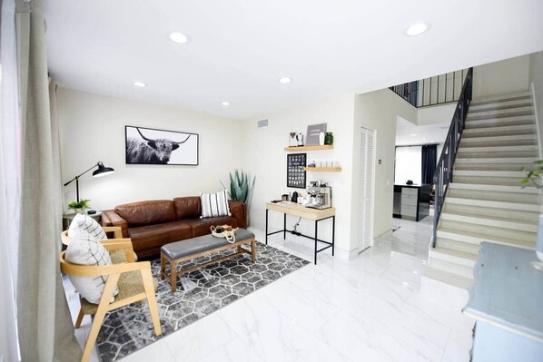 TV - The Hamptons Hideaway (Hollywood)