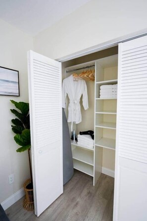 Interior - The Hamptons Hideaway (Hollywood)