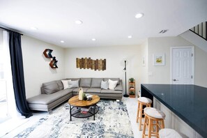 Interior - The Hamptons Hideaway (Hollywood)