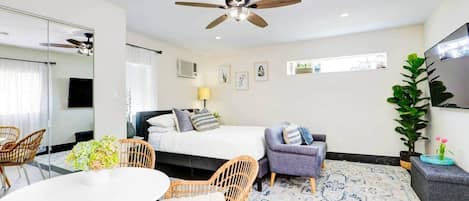 1 habitación, tabla de planchar con plancha, wifi y ropa de cama
