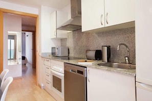 Fridge, microwave, oven, dishwasher