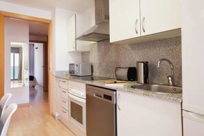 Fridge, microwave, oven, dishwasher