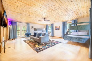 4 camere, una scrivania, ferro/asse da stiro, Wi-Fi gratuito