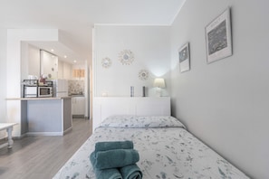 1 slaapkamer, een strijkplank/strijkijzer, wifi, beddengoed