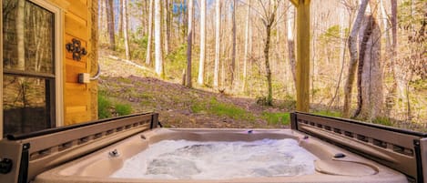 Outdoor spa tub