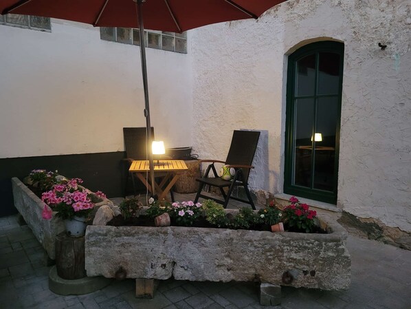 Terrace/patio - Cozy vacation apartment in an old farmhouse newly renovated 2025 (Strullendorf)
