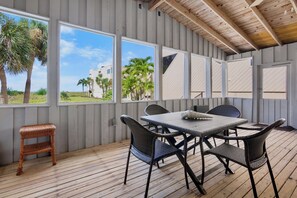 Dining - Coastal Cottage - Direct Beach Access (Siesta Key)