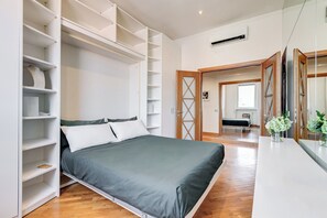 1 多间卧室、熨斗/熨衣板、上网接入、床单