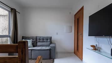 Apartamento básico | Área de estar | TV