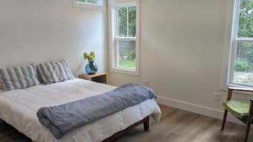 1 bedroom, iron/ironing board, internet, bed sheets