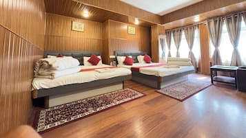 Deluxe Room, 2 Katil Ratu (Queen) | Meja, ruang kerja komputer riba, Wi-fi percuma, cadar katil