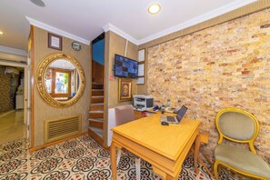 Reception - Walnut Shell Hotel Sultanahmet (Istanbul)