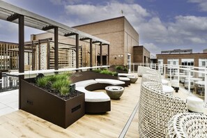 Terrace/patio - Urban 2BR Getaway with Rooftop Views, Gym & Parking (Arlington)