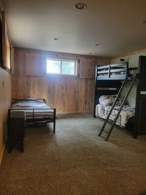 4 bedrooms, WiFi, bed sheets