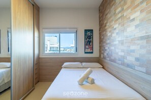Basic-Apartment | 3 Schlafzimmer, Schreibtisch