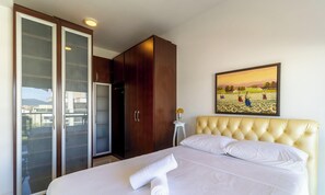 Basic Apartment | 3 bedrooms, desk - Atico C/jacuzzi en Cond Frente al Mar Vic0401 (Florianópolis)