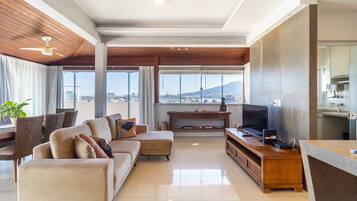 Basic Apartment | Ruang tamu | TV