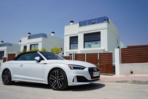 المنطقة المحيطة بالمنشأة